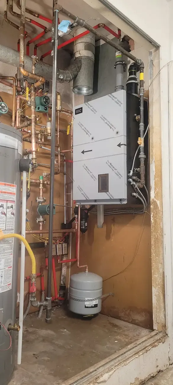 Wall-hung IBC condensing boiler with copper near-boiler piping and an expansion tank